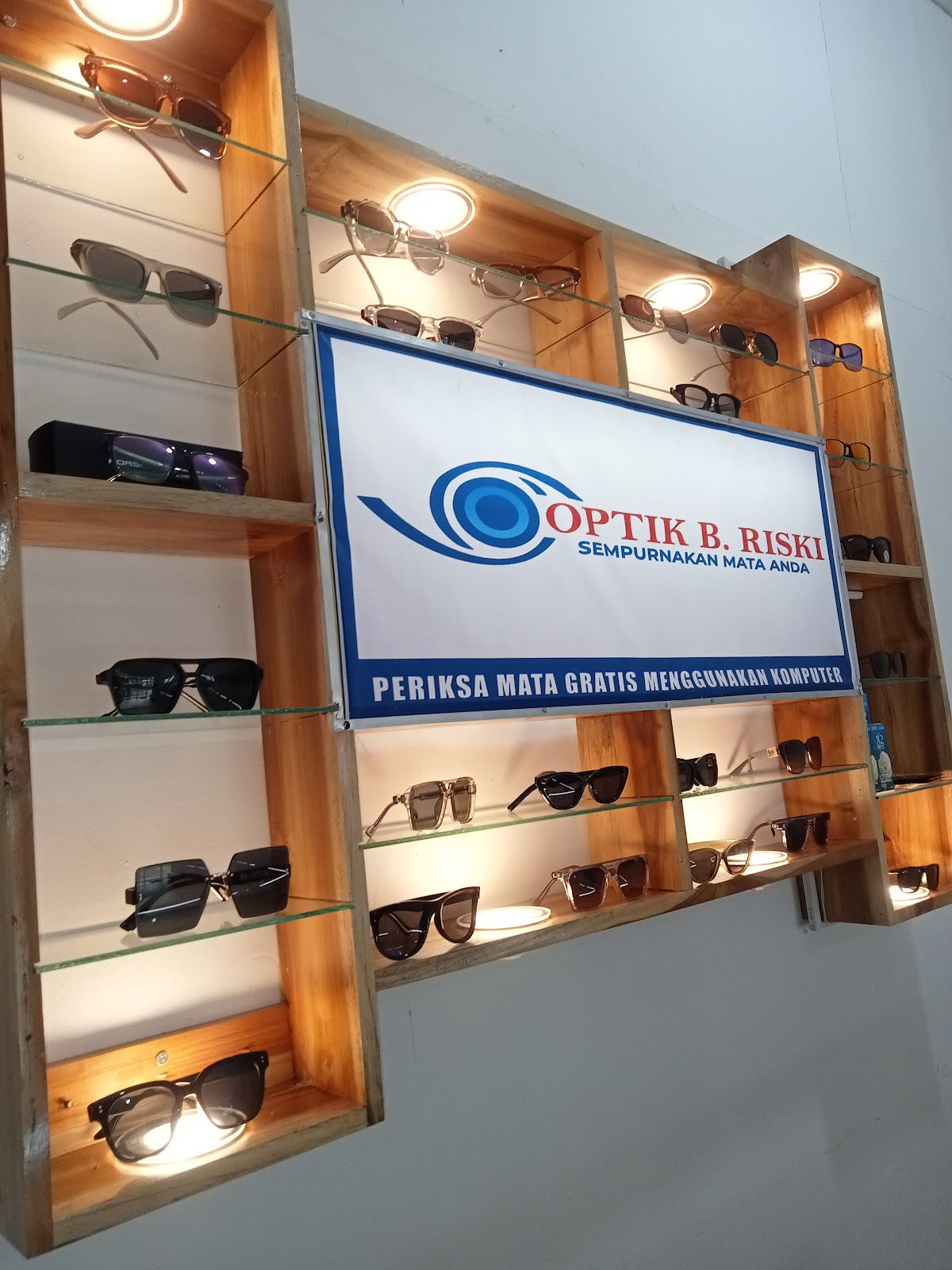 Optik B. Riski Kedaton